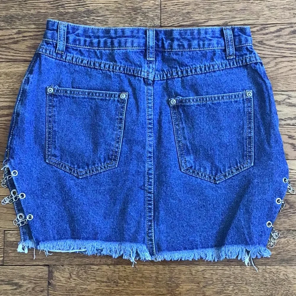 PRETTY LITTLE THING CHAIN LINKED DENIM SKIRT
